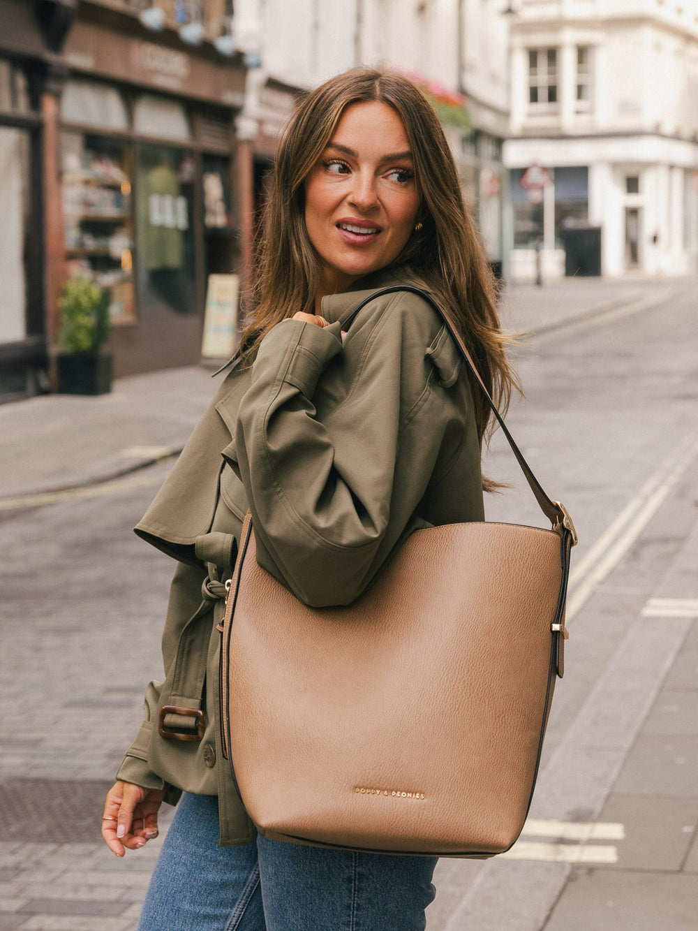 The Bucket Bag Taupe