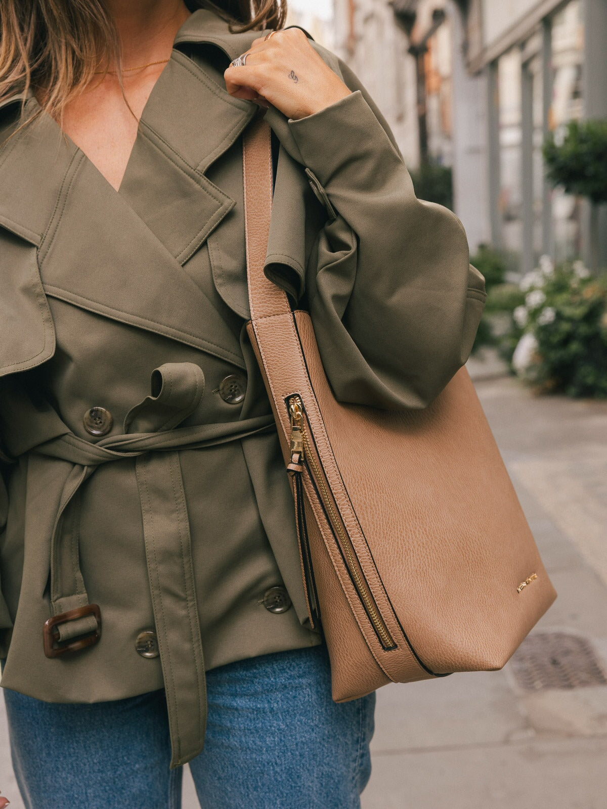 The Bucket Bag Taupe