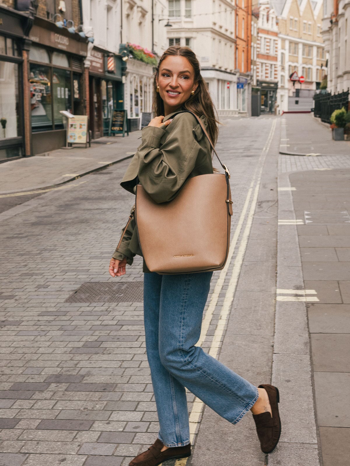 The Bucket Bag Taupe