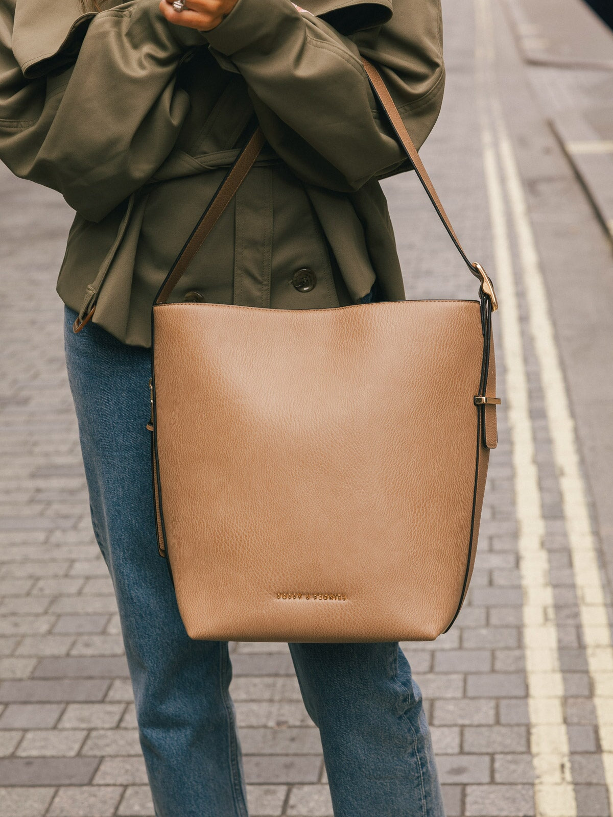 The Bucket Bag Taupe