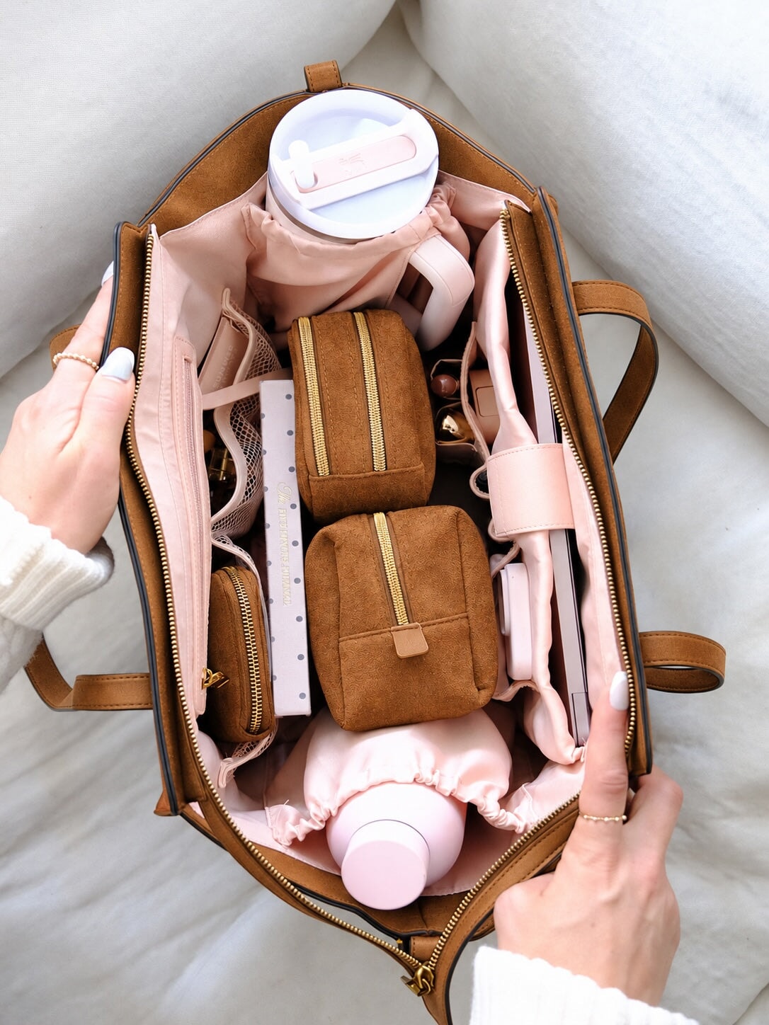 Avenue Tote Cognac Suede